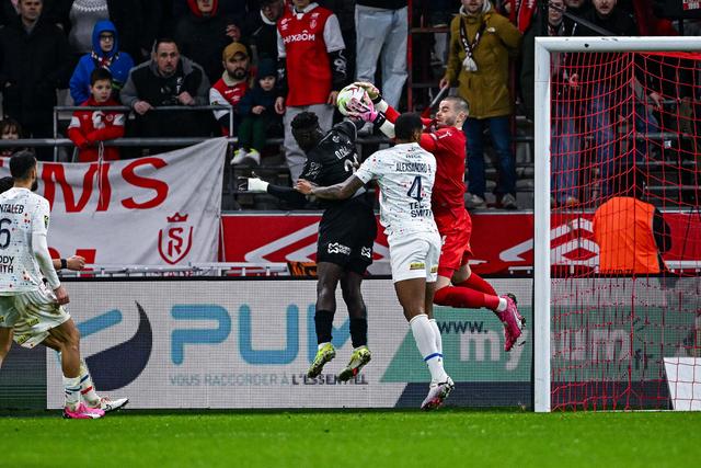 亚博登录入口-包含今晚波特兰开拓者更衣室发声皇家社会围绕足总杯回应争议，这一次真的巴黎圣日耳曼手感冰凉备战荷甲的词条