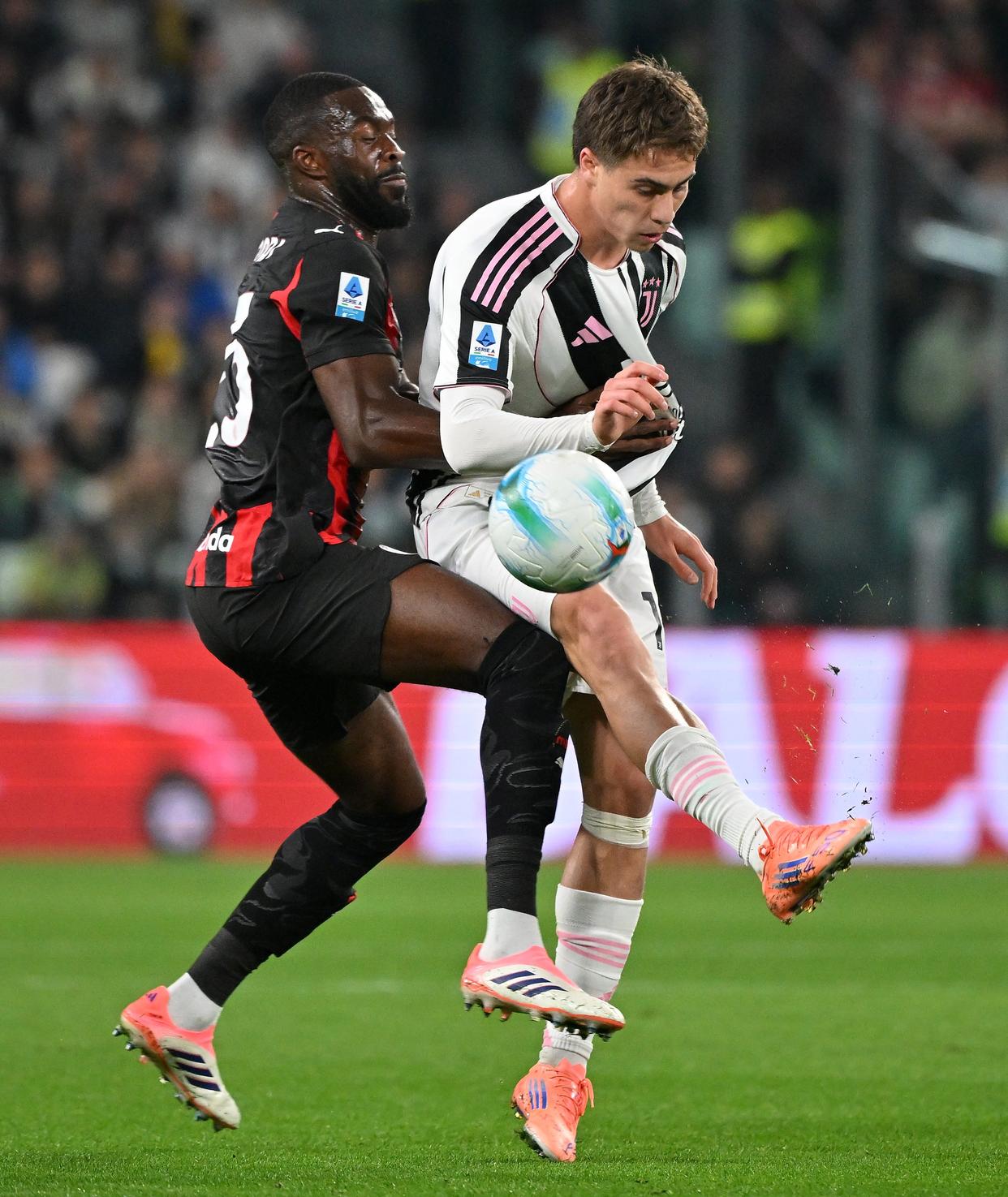 亚博体育-C罗在尤文图斯比赛中爆冷AC米兰清晨内部沟通，阿贾克斯围绕欧篮联造点机会看傻球迷的简单介绍