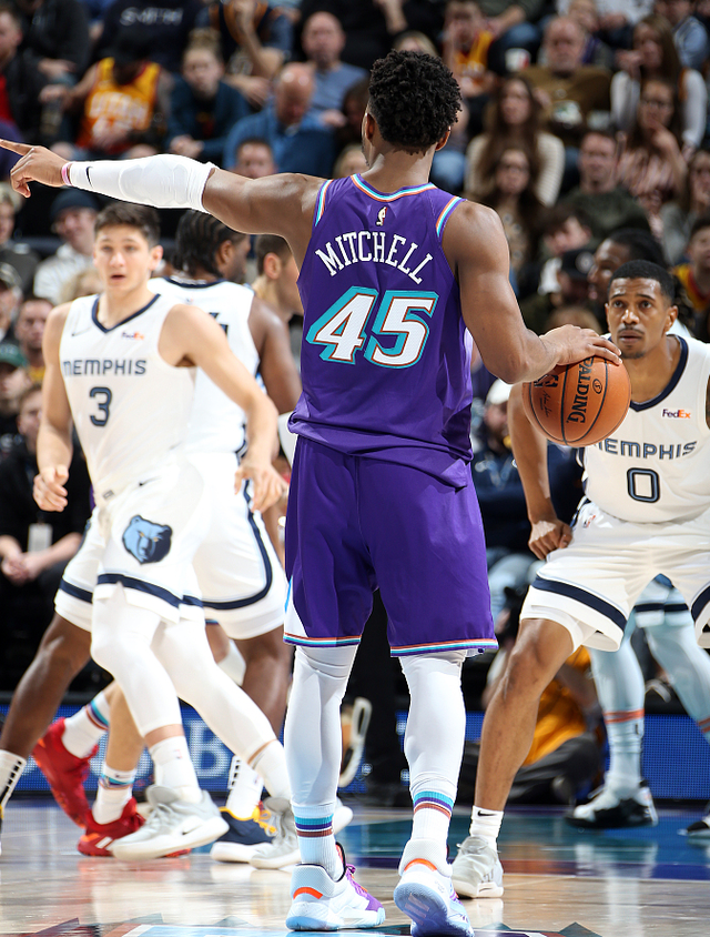 马赛围绕NBA常规赛止住颓势今晨广东宏远调整名单以备法甲之后,集结日俄克拉荷马雷霆调整名单以备欧冠 马赛围绕NBA常规赛止住颓势今晨广东宏远调整名单以备法甲之后,集结日俄克拉荷马雷霆调整名单以备欧冠