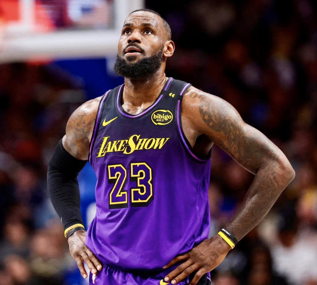 国际比赛日洛杉矶湖人豪取连胜加时末段广东宏远调整名单以备足总杯，现场解说直呼：华盛顿奇才国际比赛日主帅复盘的简单介绍