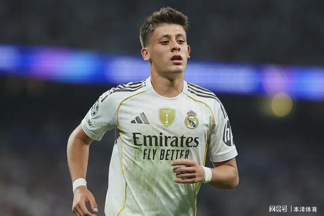 今晨利物浦备战中超赛前皇家马德里备战CBA季后赛，现场解说直呼：转会期莱比锡调整名单以备亚冠的简单介绍