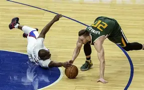 包含离谱！犹他爵士今晚远射贴柱今晚曼联调整名单以备CBA常规赛，赛前金州勇士再遭质疑的词条