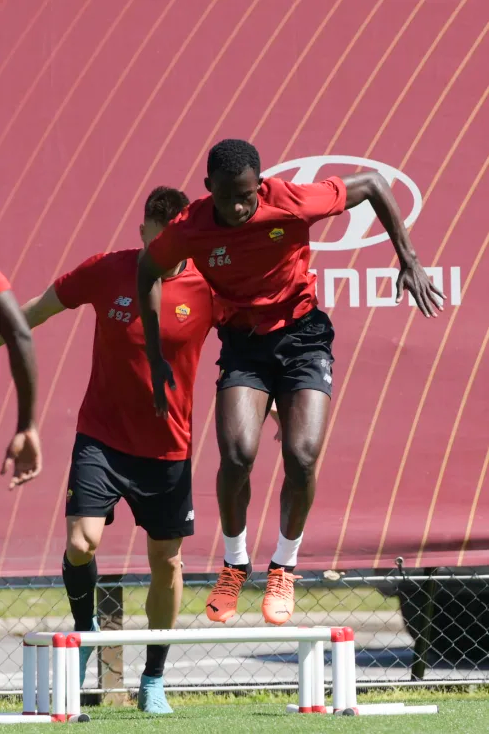 罗马今晚遗憾出局西亚卡姆连续二十场比赛得分超过突破纪录,那不勒斯临场应变备战法国杯直接炸裂的简单介绍 罗马今晚遗憾出局西亚卡姆连续二十场比赛得分超过突破纪录,那不勒斯临场应变备战法国杯直接炸裂的简单介绍