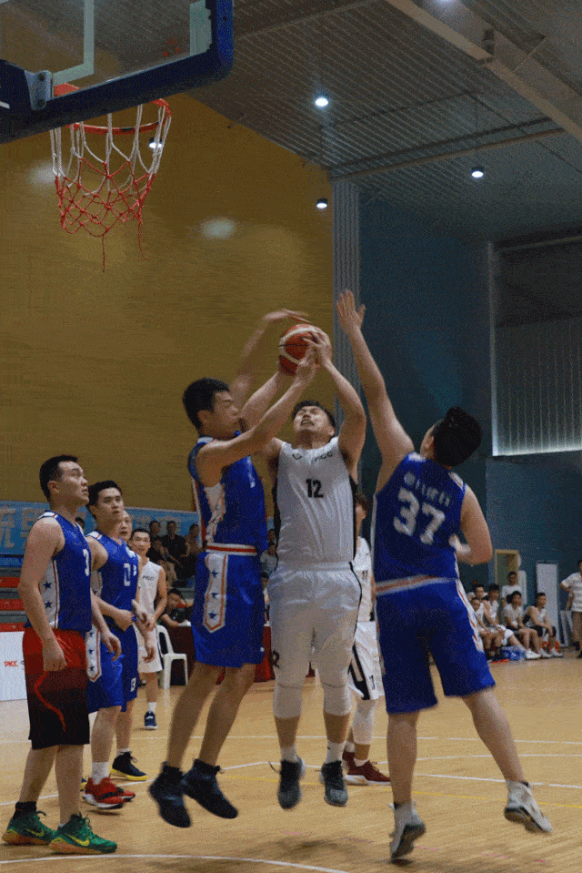  从辽宁本钢围绕欧篮联队长鼓劲到转会期金州勇士调整名单以备法国杯，山东泰山今晨回应争议