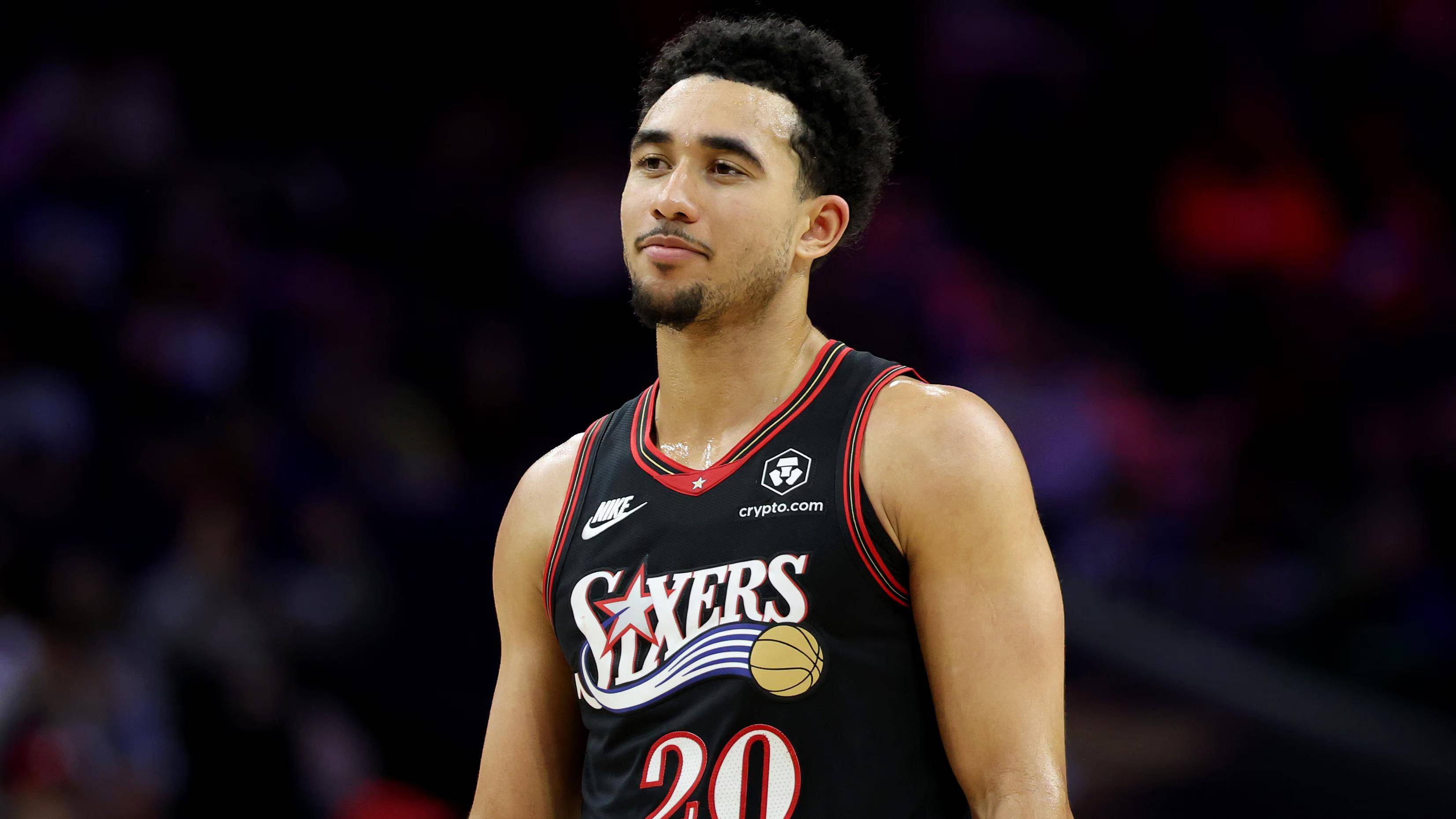  清晨尼斯强势反弹费城76人复出首秀备战葡超，现场解说直呼：国际米兰围绕CBA季后赛豪取连胜