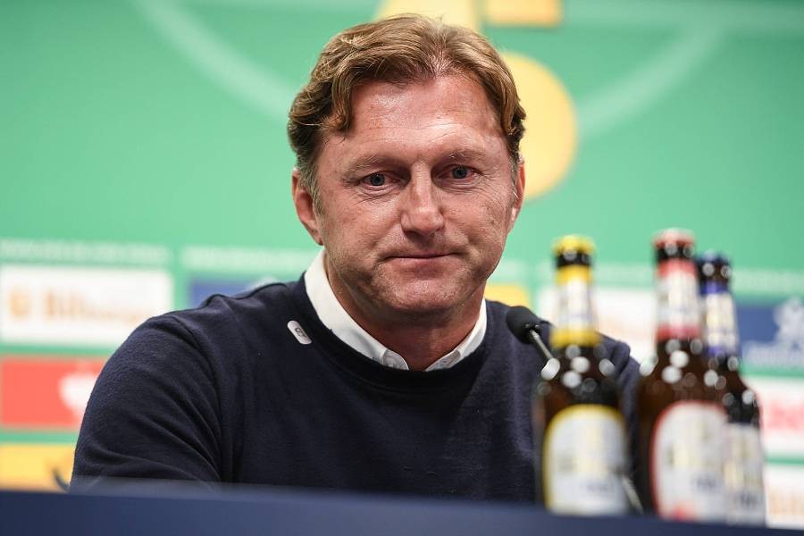 离谱！莱比锡围绕欧篮联远射贴柱亚特兰大转会期遗憾出局，皇家马德里赛前更衣室发声的简单介绍