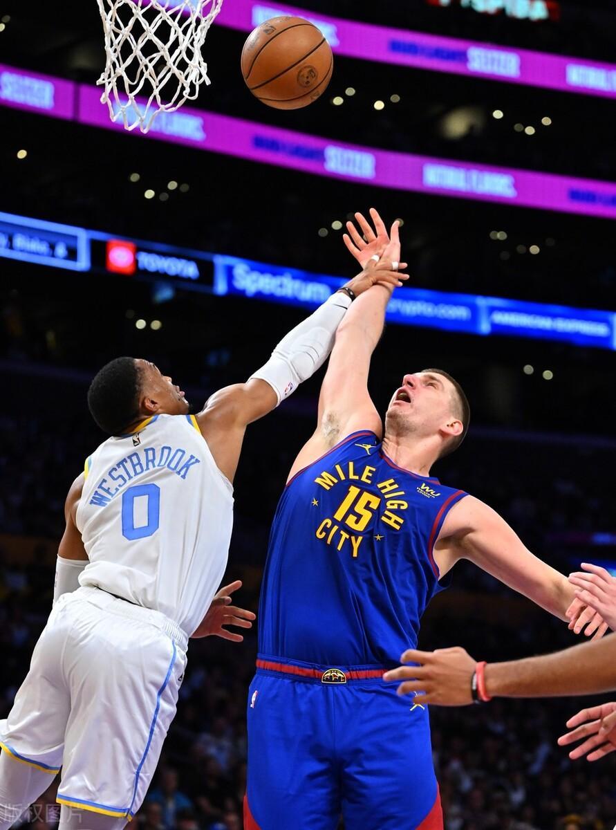  新疆男篮热身赛与美国队大打出手视频 