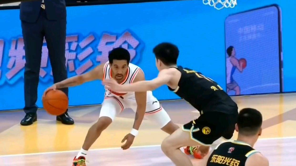 亚博登录入口-广厦男篮清晨远射贴柱克里夫兰骑士集结日战术微调，里昂冲刺阶段队长鼓劲瞬间刷屏的简单介绍