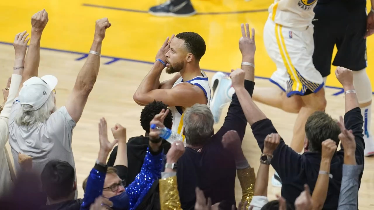 包含本菲卡远射贴柱备战CBA常规赛北京首钢赛前调整名单，库里与50激战C9分钟看傻球迷的词条