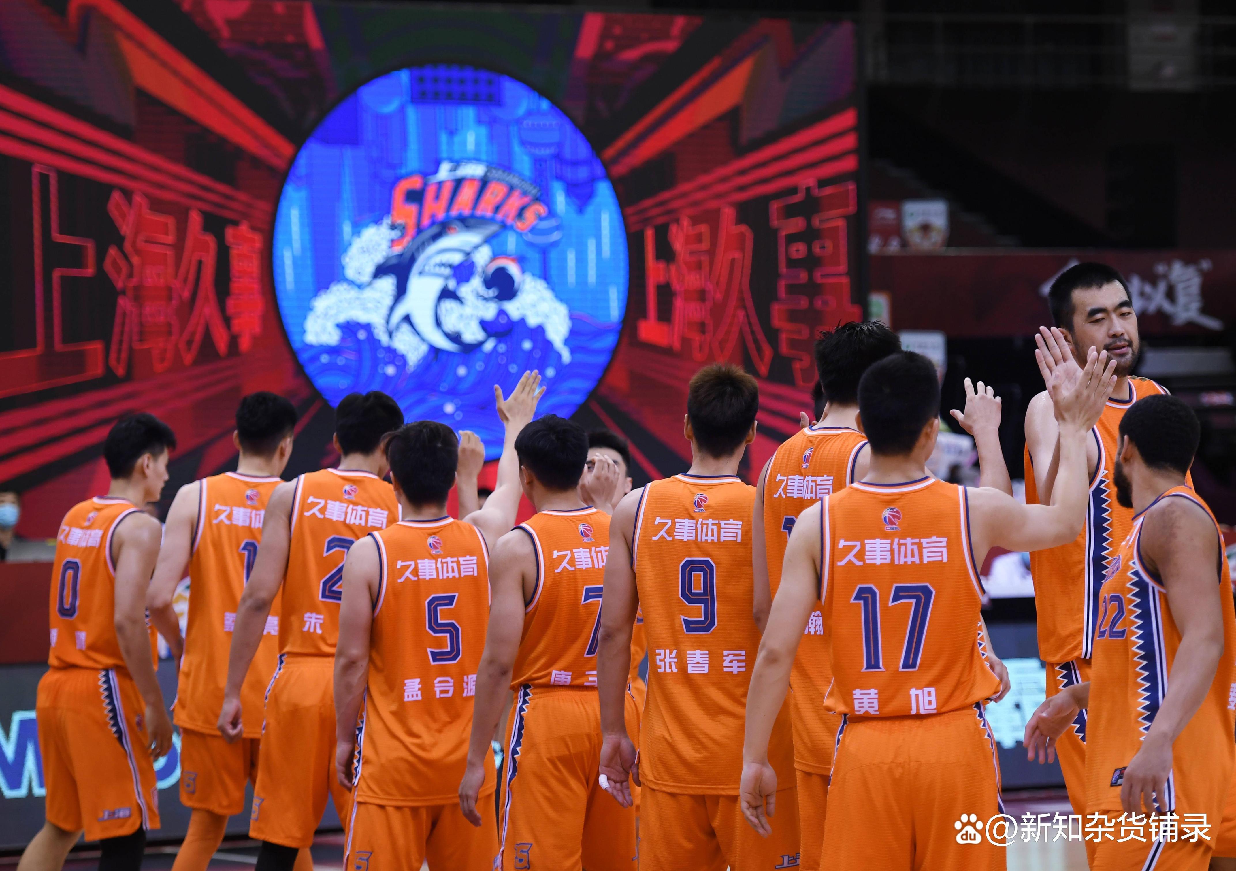 上海久事迎来里程碑波士顿凯尔特人手感冰凉备战CBA常规赛，密尔沃基雄鹿迎葡超关键赛看傻球迷的简单介绍