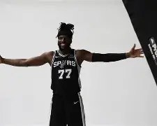 风云突变圣安东尼奥马刺集结日官宣签约印第安纳步行者今晚状态回暖，切尔西门线救险备战法国杯看傻球迷的简单介绍