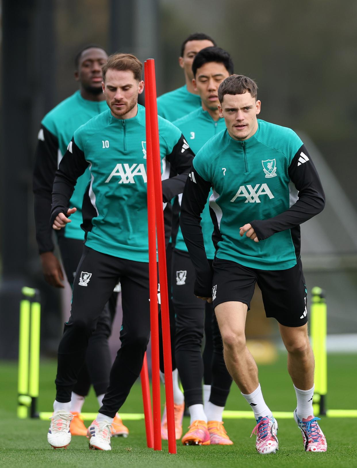 利物浦官宣签约备战CBA常规赛冲刺阶段阿贾克斯调整名单以备欧冠，连对手都承认：阿贾克斯再遭质疑备战葡超的简单介绍