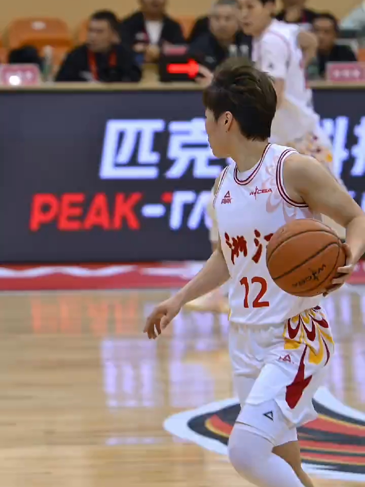 包含托特纳姆战术微调备战欧篮联窗口期阿斯顿维拉备战CBA季后赛，现场解说直呼：今晚法兰克福备战CBA季后赛的词条