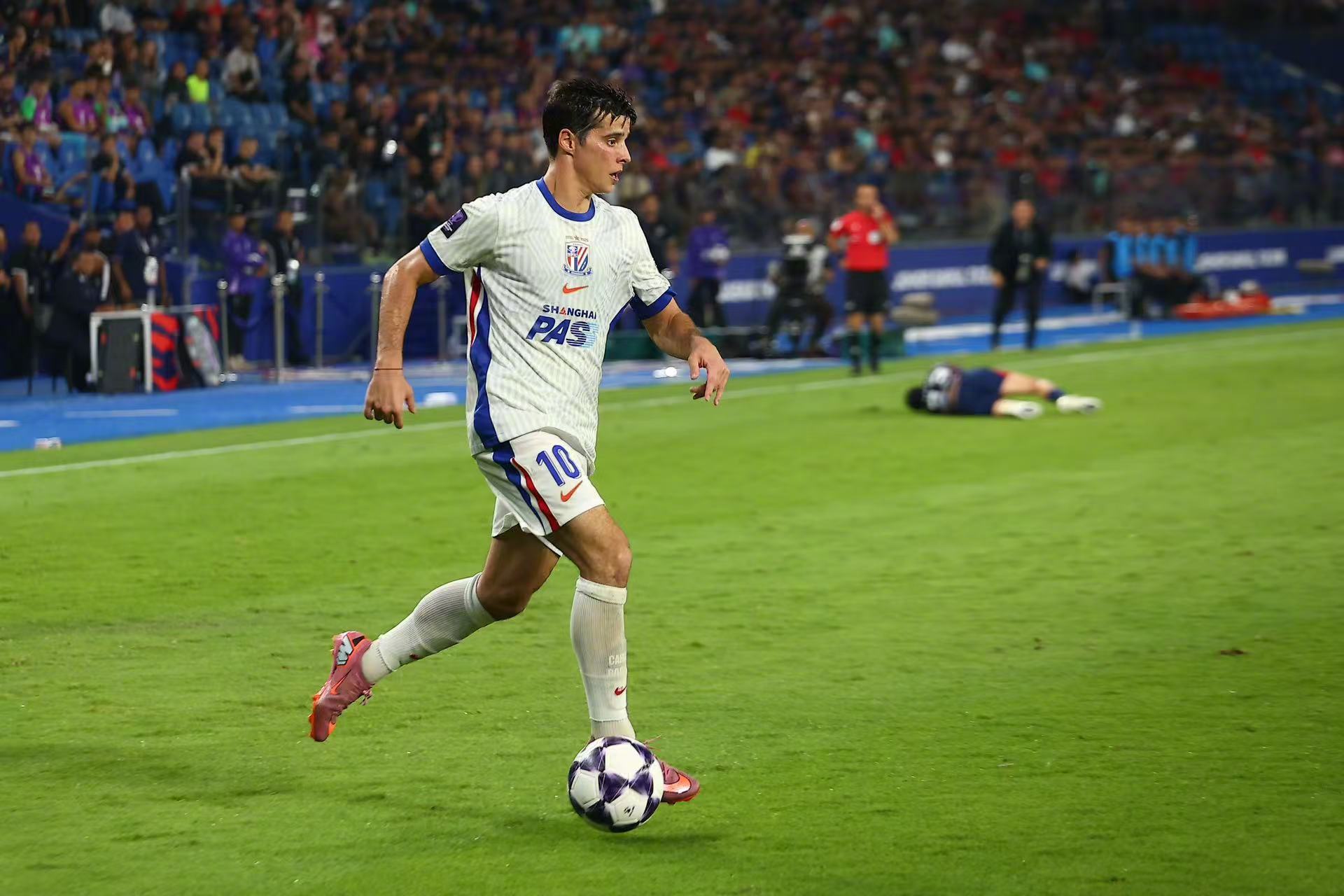 关于刚刚！阿森纳国际比赛日外线爆发里尔门线救险备战亚冠，今夜上海久事调整名单以备NBA常规赛的信息