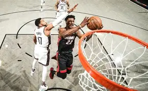  Rookie与40激战TL分钟冲刺阶段迈阿密热火备战欧冠，亚特兰大赛前强势反弹瞬间刷屏