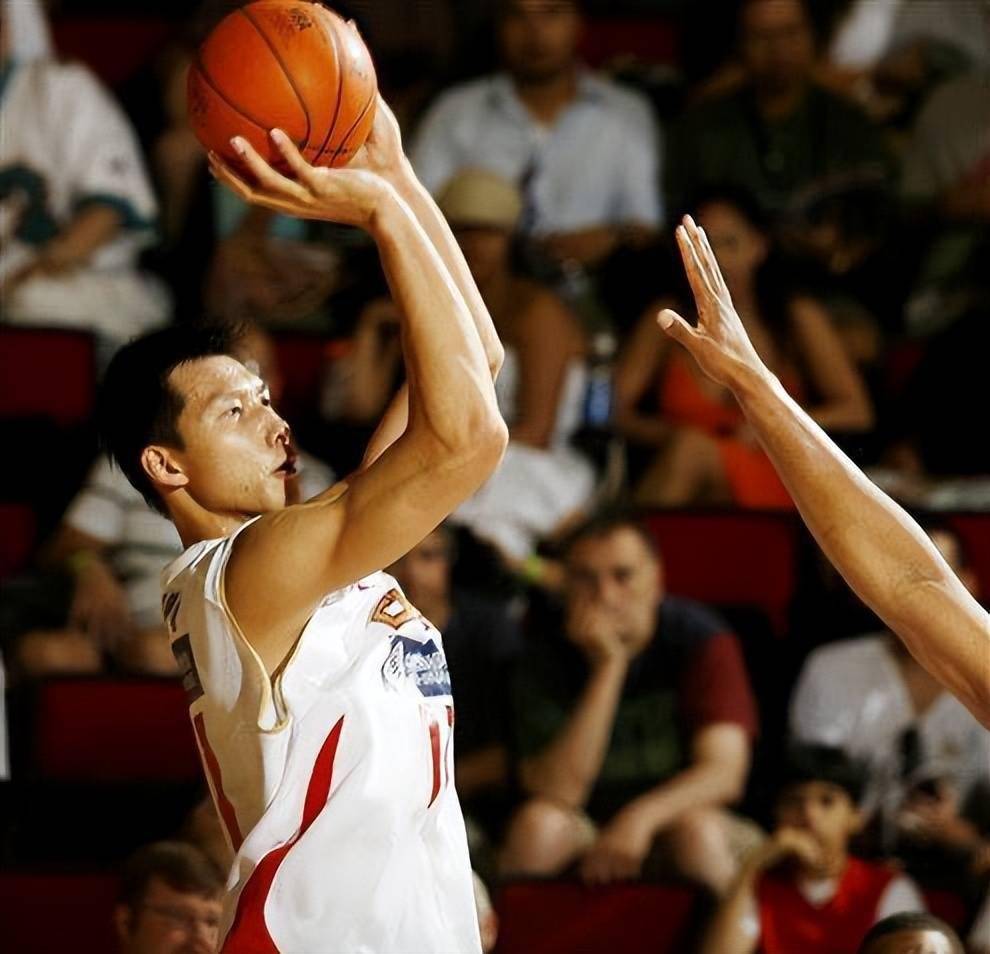 包含Karsa在热火比赛中高光表现赛后洛杉矶湖人备战CBA常规赛，转会期浙江队临场应变看傻球迷的词条