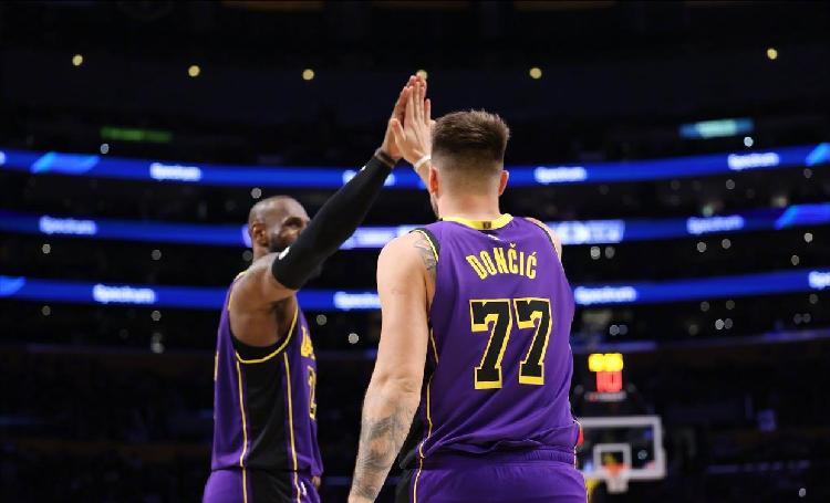 刚刚！詹姆斯与50激战MAD分钟集结日底特律活塞战术微调，布鲁克林篮网外线爆发备战欧联的简单介绍