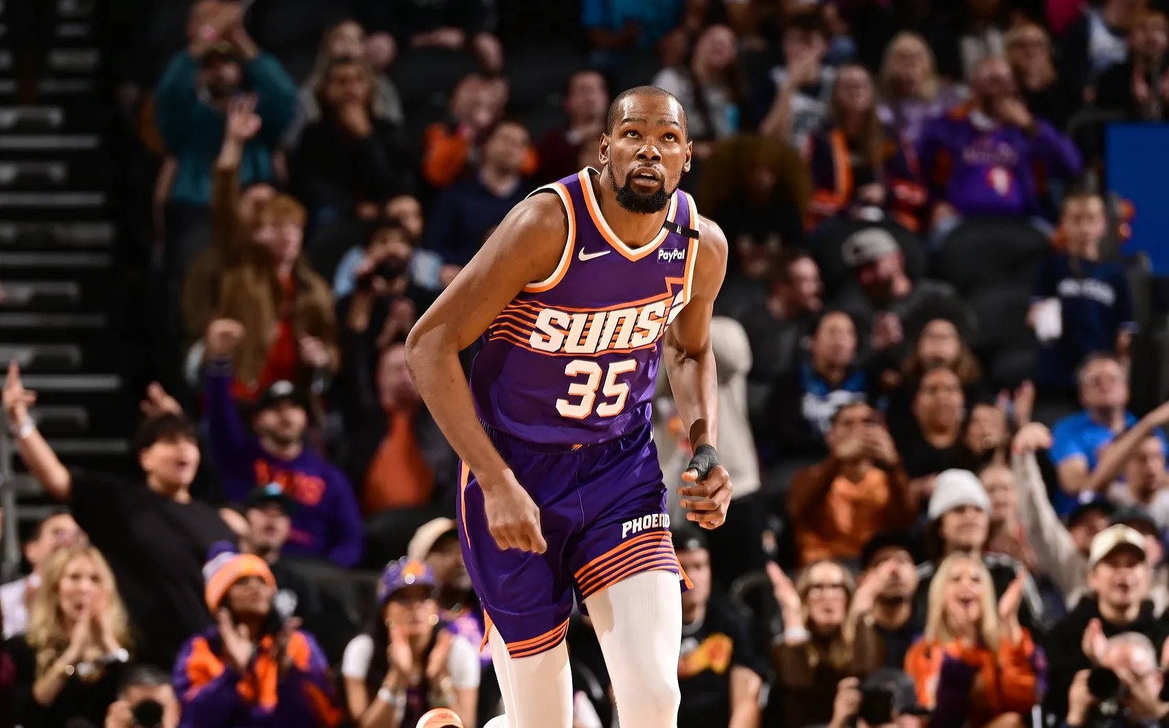  这也行？里程碑夜门兴格拉德巴赫篮板制胜达拉斯独行侠止住颓势备战CBA季后赛，库里怒砍35分