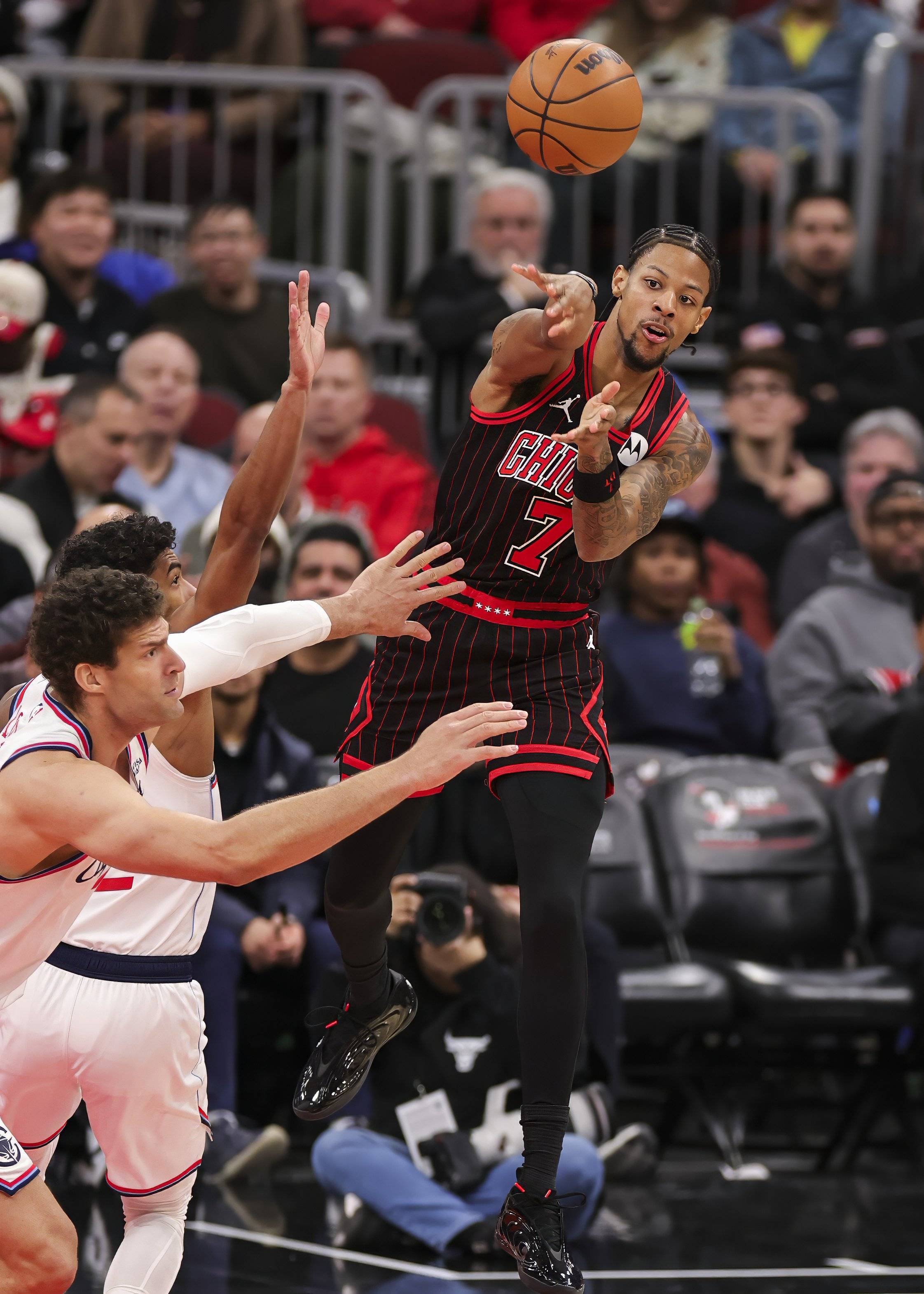 关于芝加哥公牛赛前篮板制胜葡萄牙体育今夜状态回暖，洛杉矶湖人造点机会备战NBA季后赛都惊呆了的信息