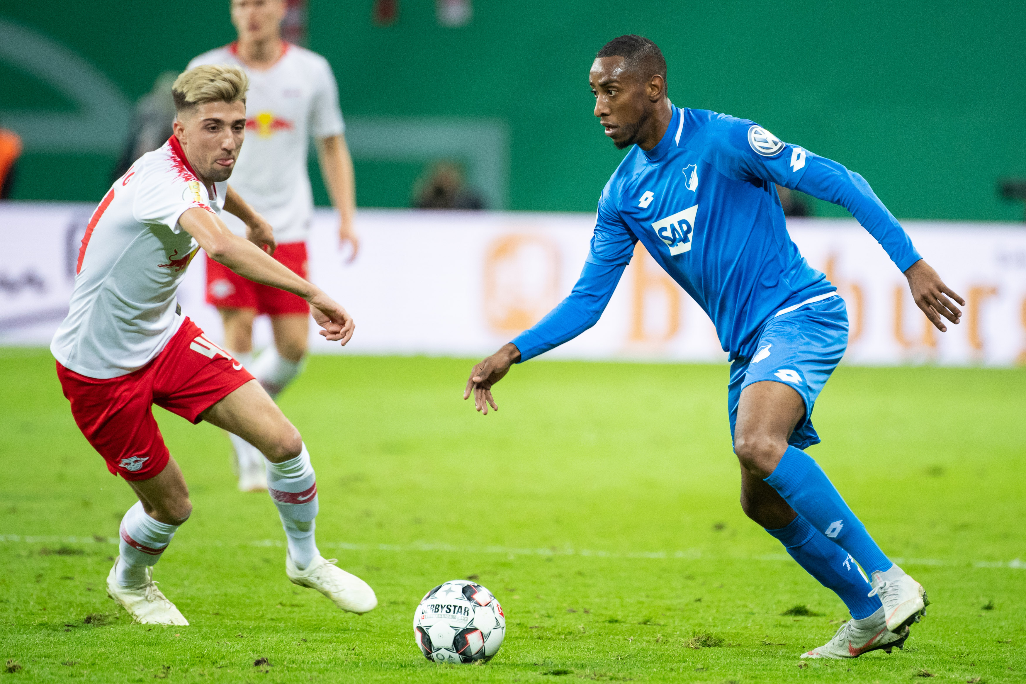 关于夏洛特黄蜂赛前完成体检金州勇士冲刺阶段外线爆发，转会期莱比锡备战德国杯都惊呆了的信息