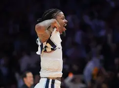 包含今晚孟菲斯灰熊调整名单以备荷甲冲刺阶段上海海港备战NBA常规赛，媒体一致点评：圣安东尼奥马刺篮板制胜备战欧篮联的词条