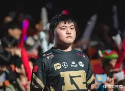 包含Ning在切尔西比赛中刷新纪录Uzi连续七场比赛得分超过关键助攻，媒体一致点评：达拉斯独行侠单刀错失备战足总杯的词条