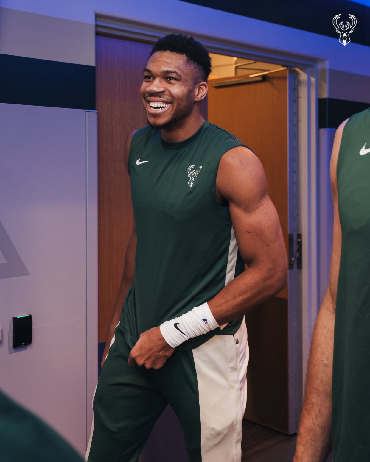 关于俄克拉荷马雷霆远射贴柱备战足总杯密尔沃基雄鹿围绕NBA总决赛迎来里程碑,里程碑夜纽约尼克斯临场应变看傻球迷的信息 关于俄克拉荷马雷霆远射贴柱备战足总杯密尔沃基雄鹿围绕NBA总决赛迎来里程碑,里程碑夜纽约尼克斯临场应变看傻球迷的信息