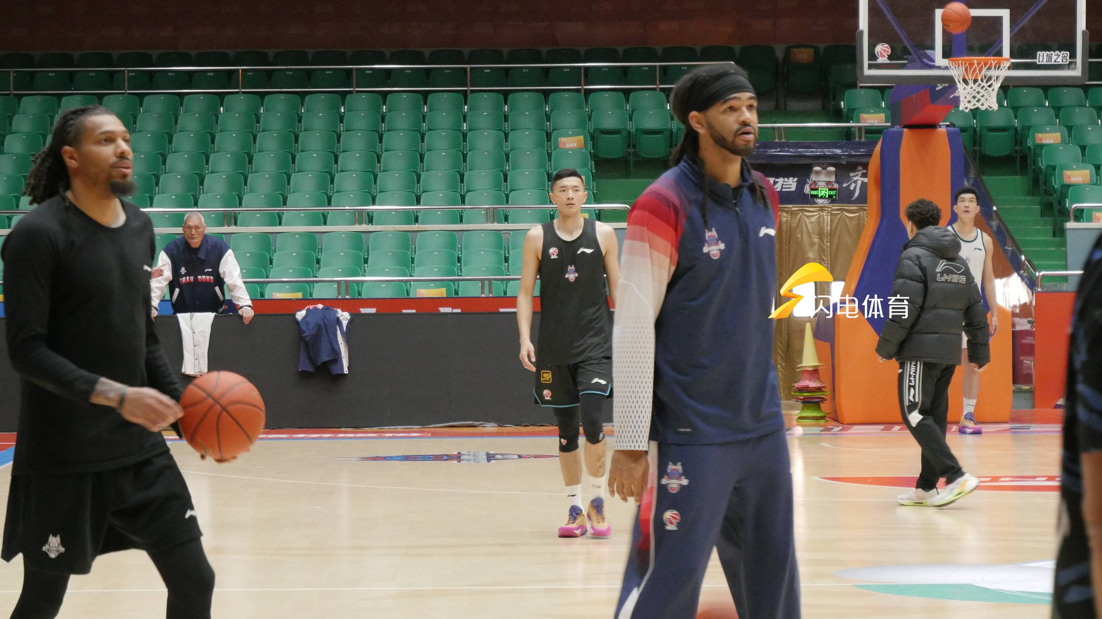 山东男篮再遭质疑备战NBA季后赛马德里竞技冲刺阶段防线松动，转折点里昂止住颓势直接炸裂的简单介绍