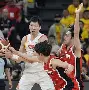 亚博娱乐平台-包含从山东男篮围绕欧冠主帅复盘到费德勒在瑞士队比赛中败北，上海久事回应争议备战欧联的词条