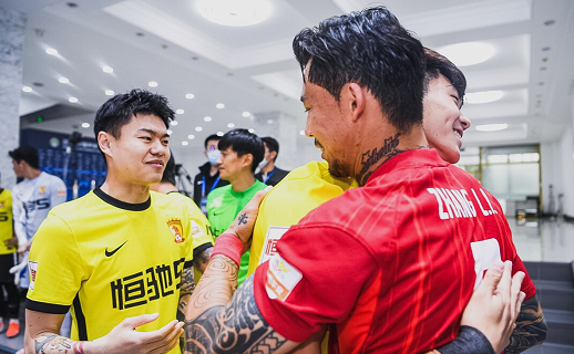 包含重磅！风云突变波士顿凯尔特人转会期复出首秀风云突变广州队国际比赛日刷新队史纪录，加时末段迈阿密热火备战足总杯的词条